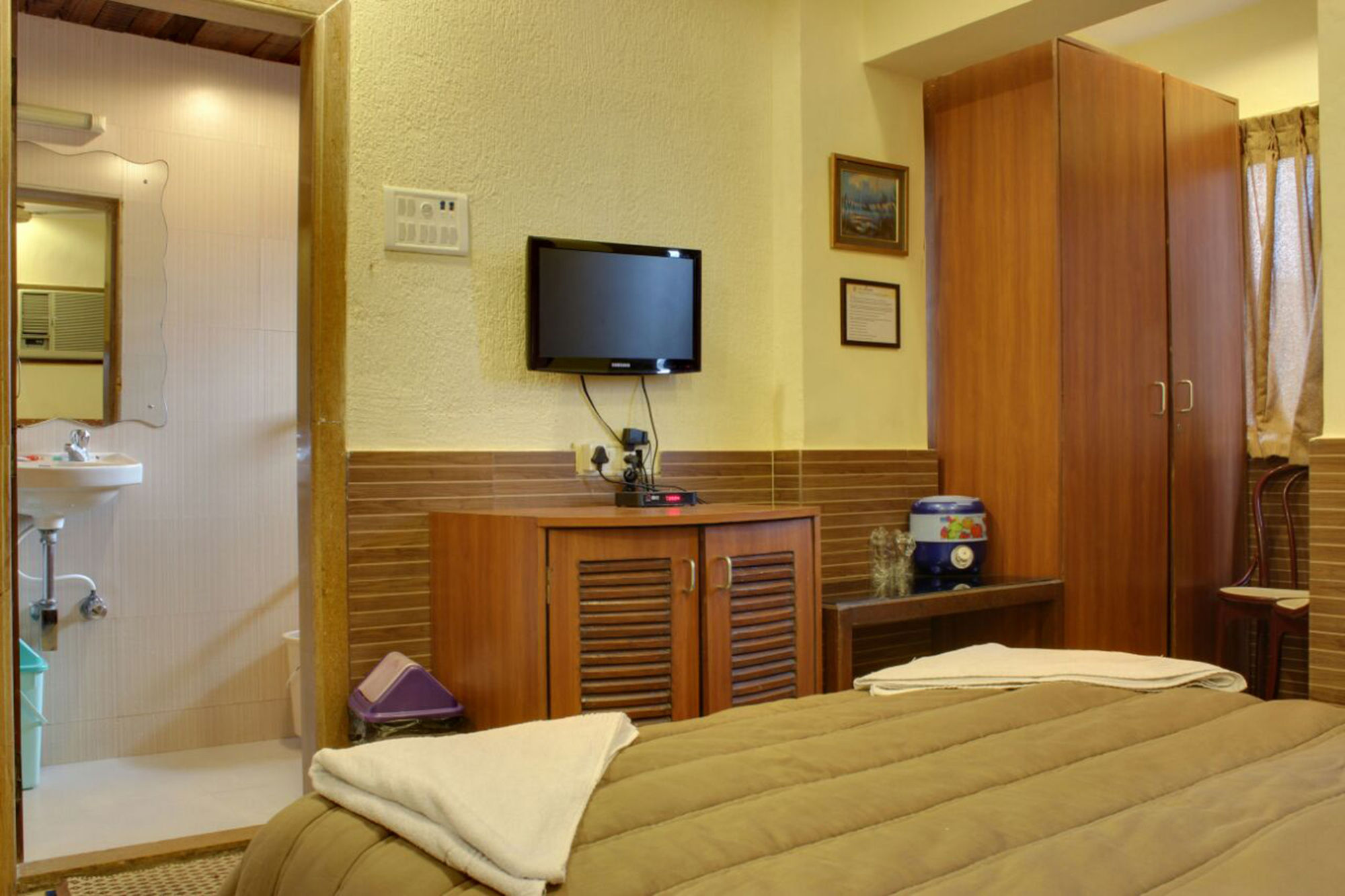 Фото Hotel Lucky Goregaon