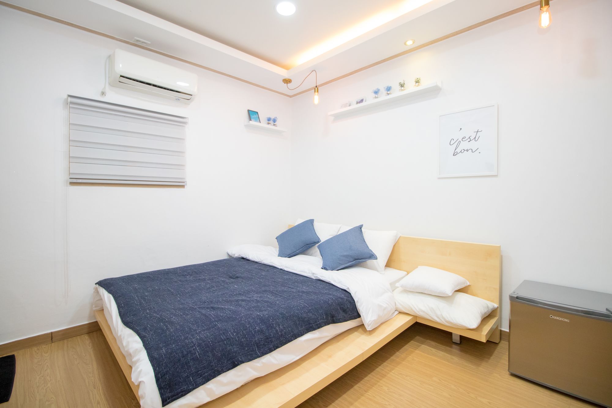 Фото Huayuan House Hongdae - Hostel