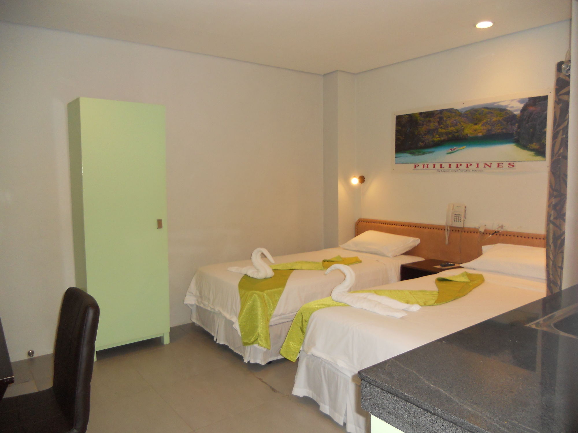 Фото Cinfandel Suites