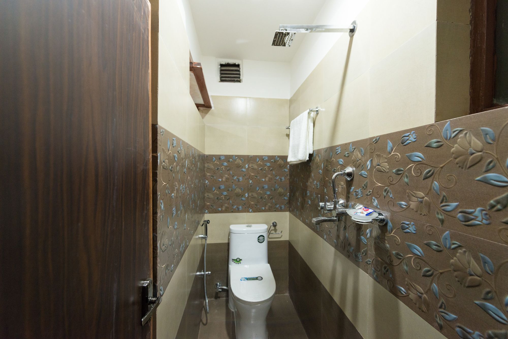 Фото Hotel Khangsar