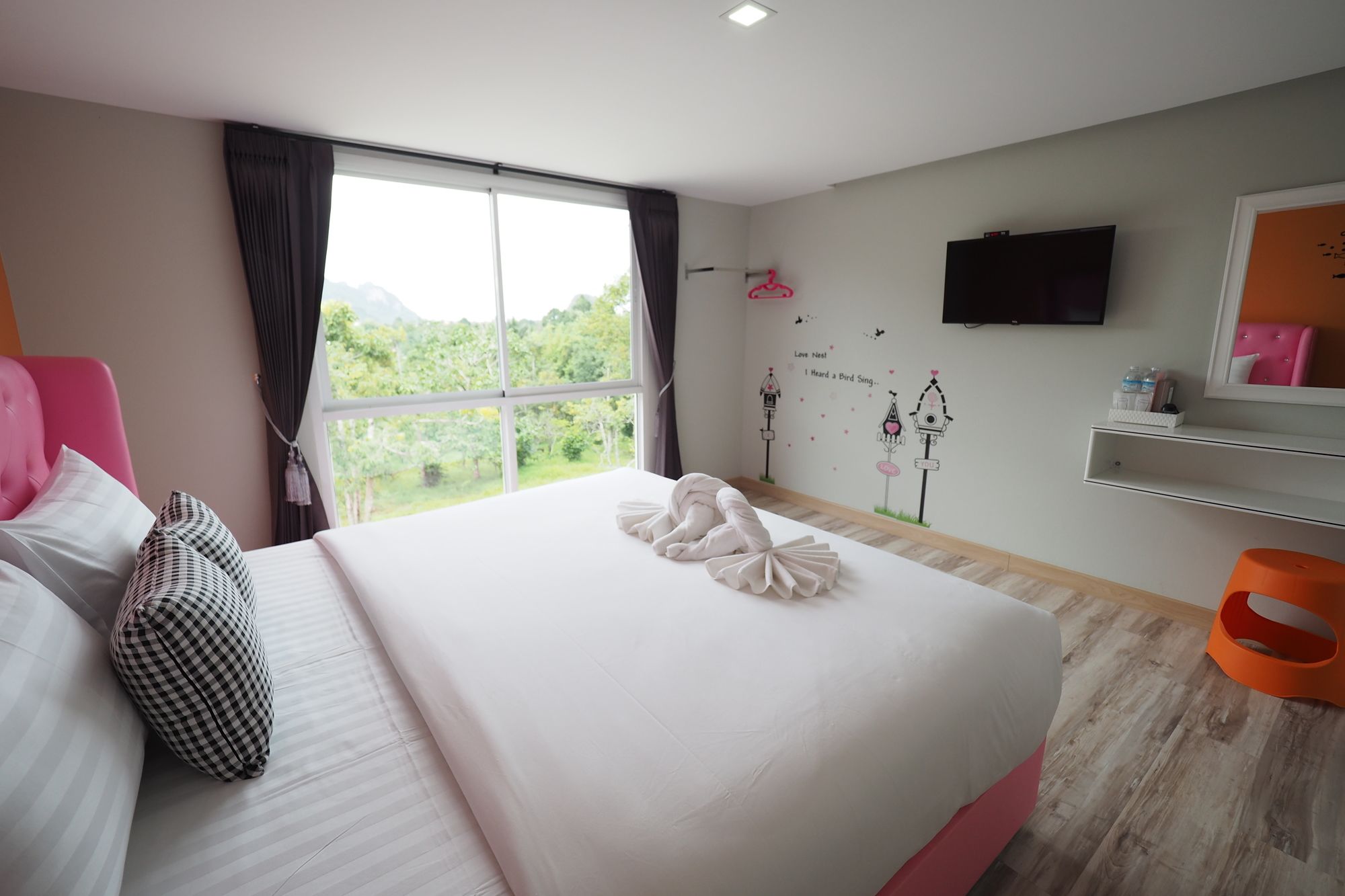 Фото The Box House