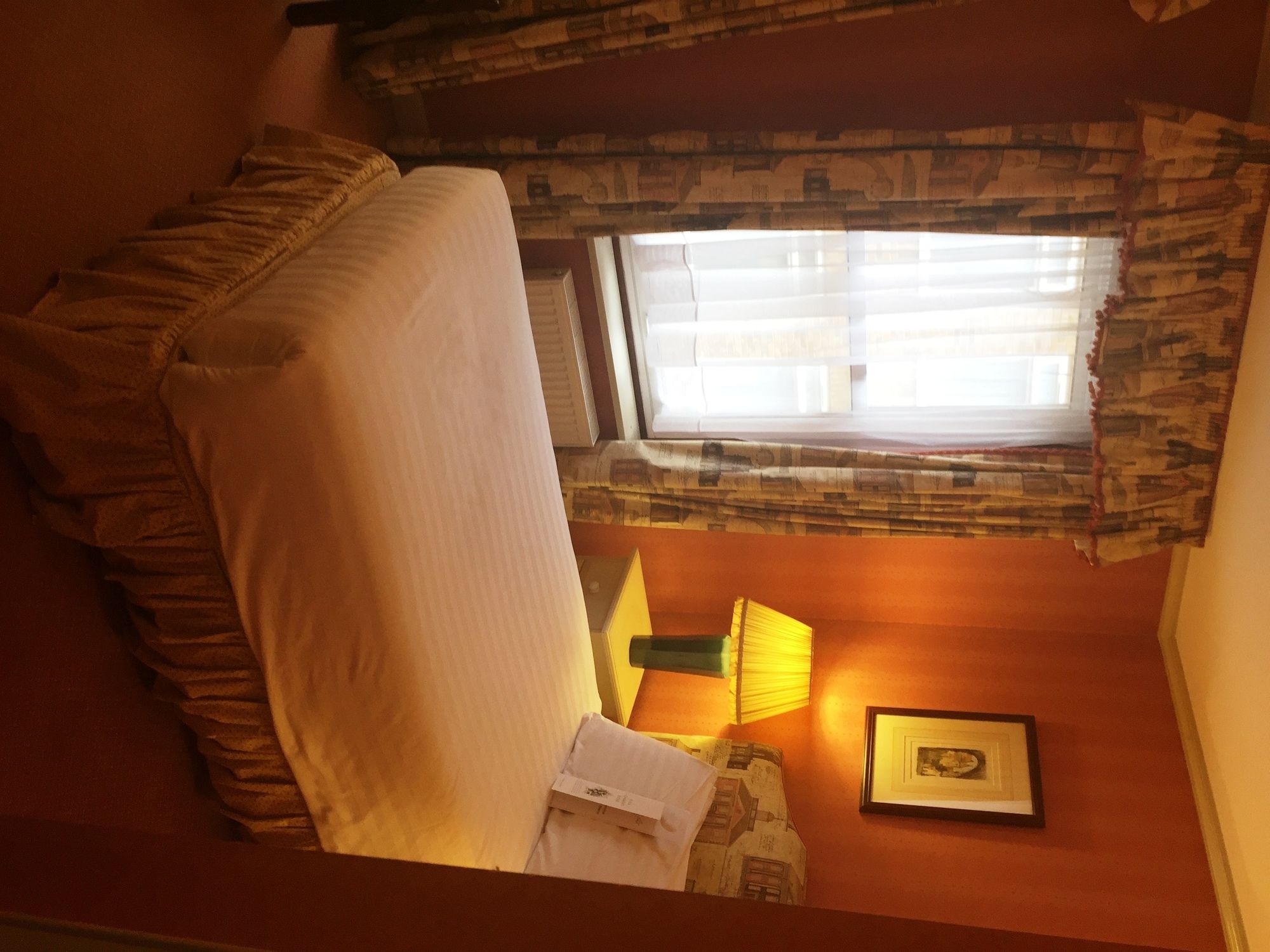 Фото Cotswold Lodge Hotel