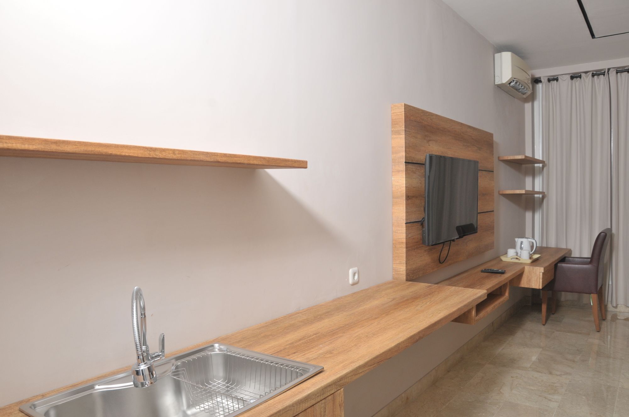 Фото RedDoorz Premium near Rs Pondok Indah