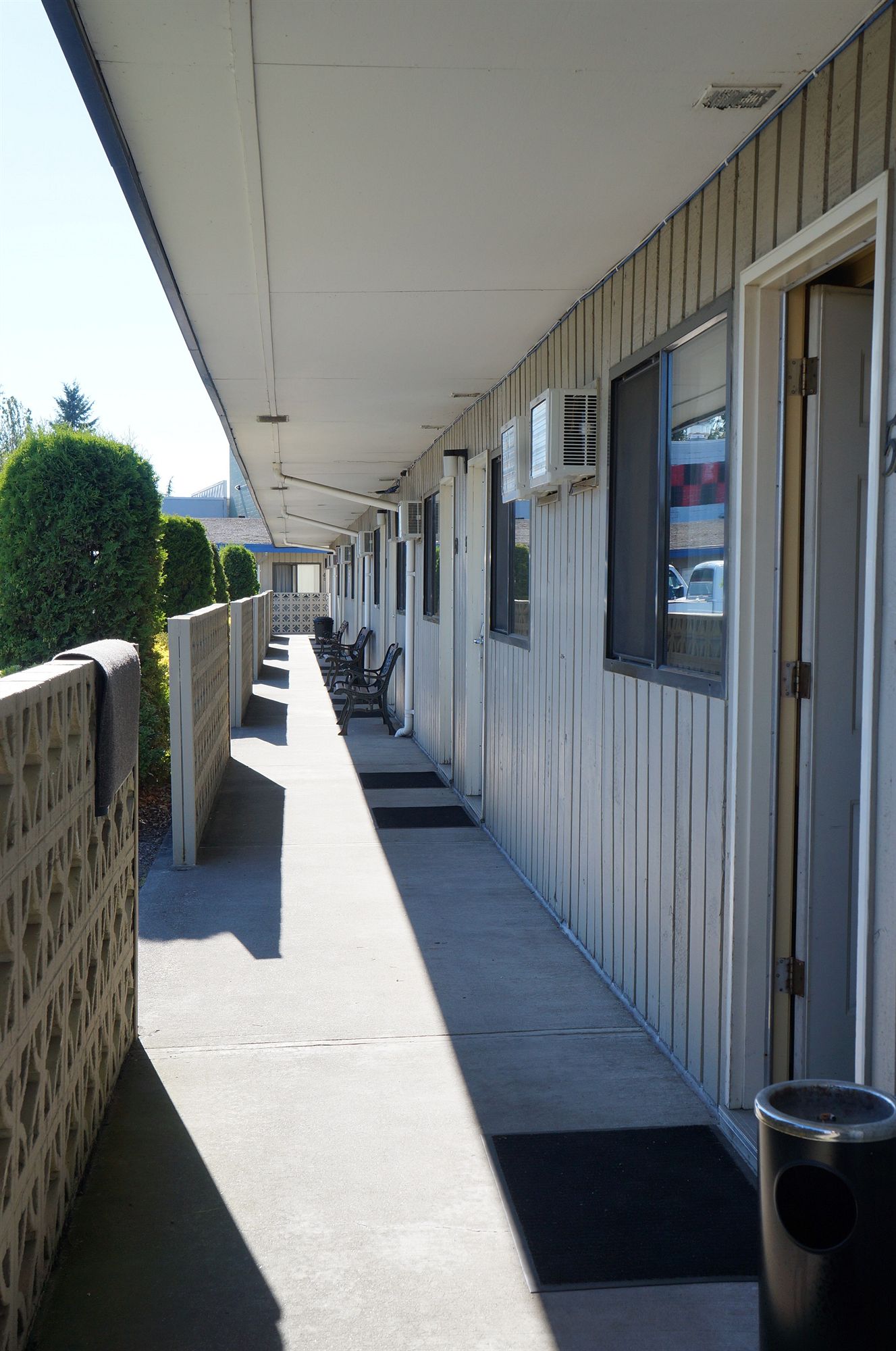 Фото Westward Inn & Suites