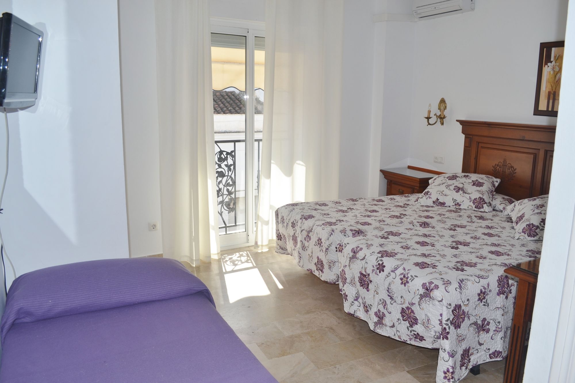 Фото Hostal Dianes