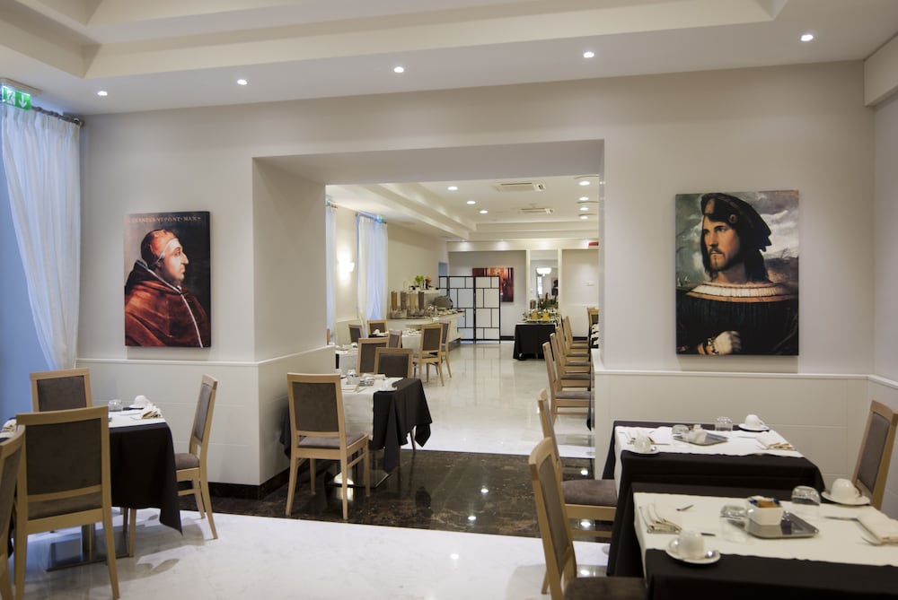 Фото Ih Hotels Roma dei Borgia