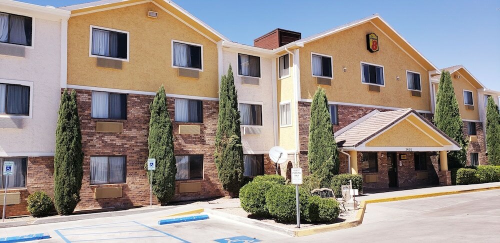 Фото Super 8 by Wyndham Kingman