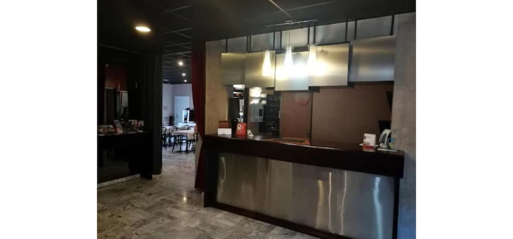 Фото Adonis Arc Hôtel Aix