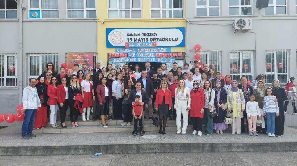 School 19 Mayis Middle School, Tekkekoy, photo