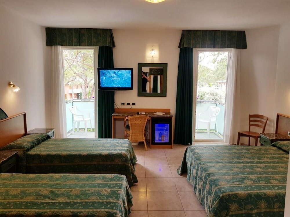 Фото Hotel Mediterraneo