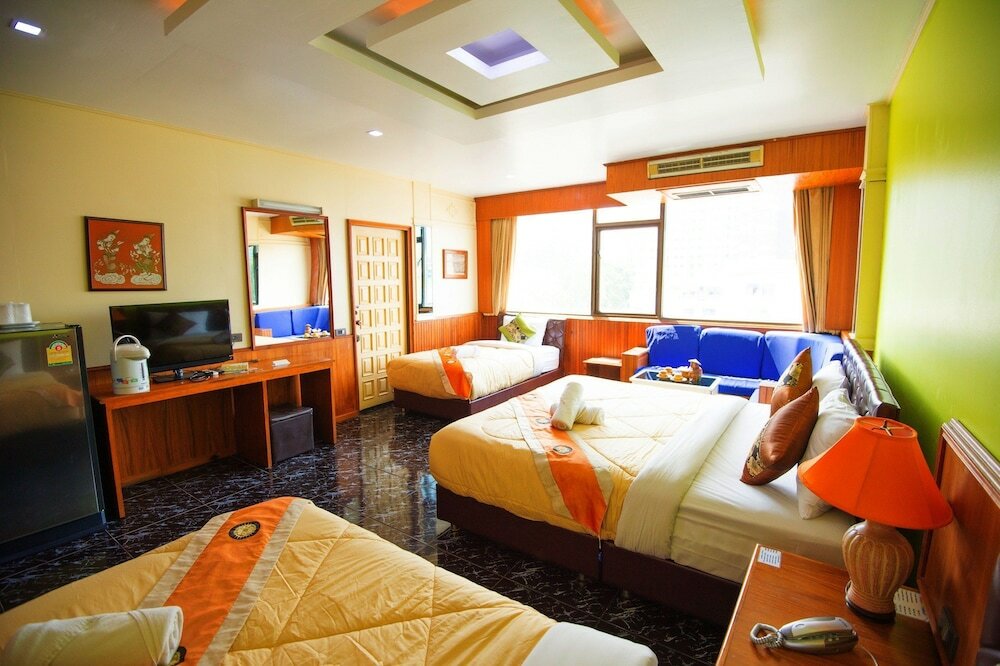 Фото Mr Mac's Hotel