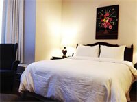 Фото Ambrose House & Café