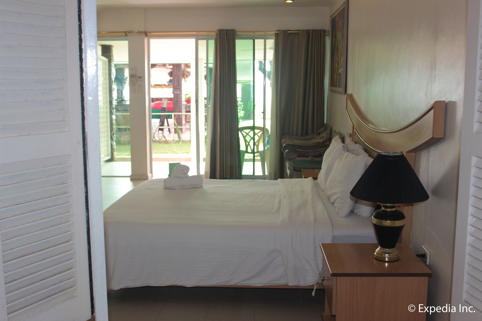 Фото Wild Orchid Beach Resort