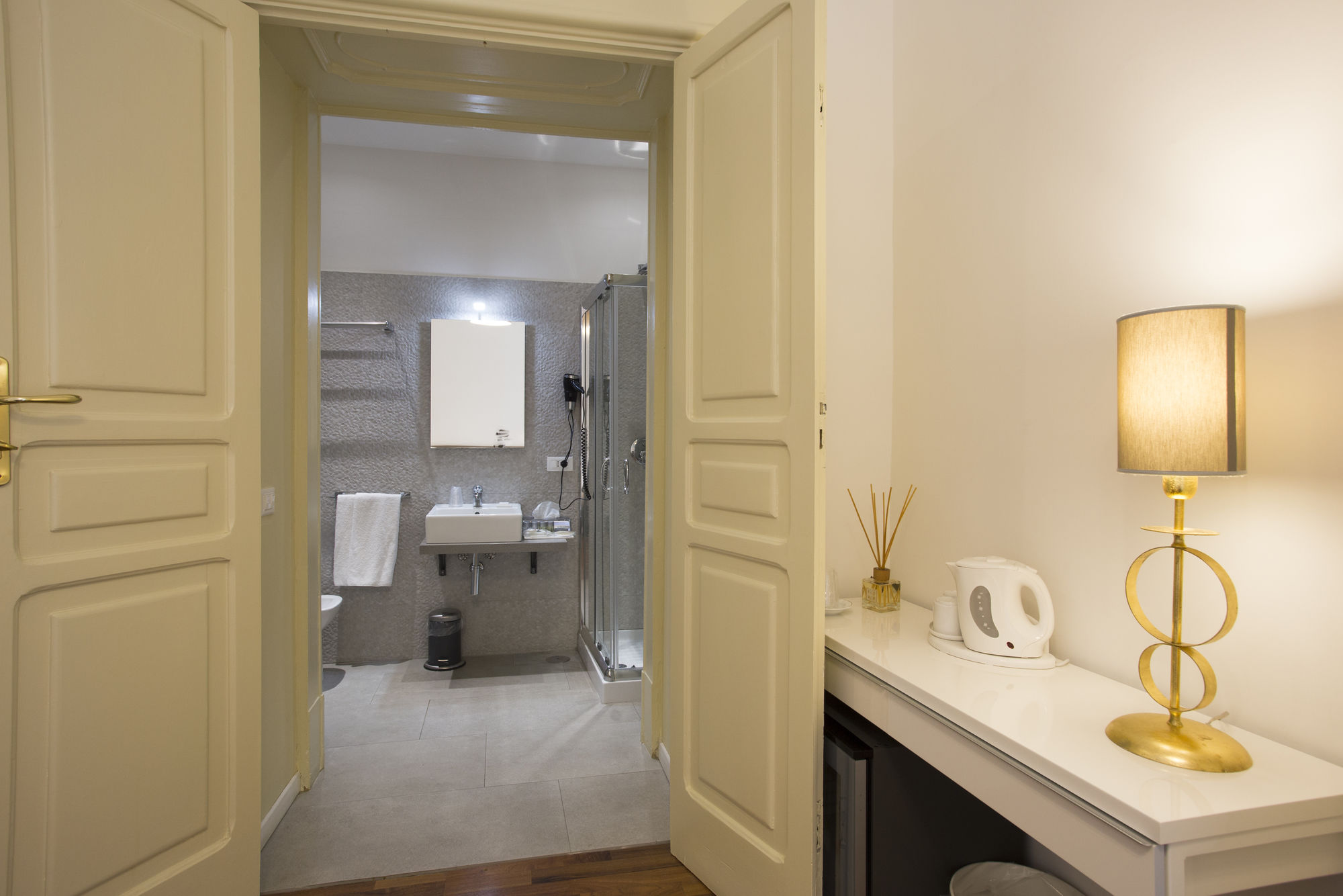 Фото Napoli Class Luxury Rooms & Suites