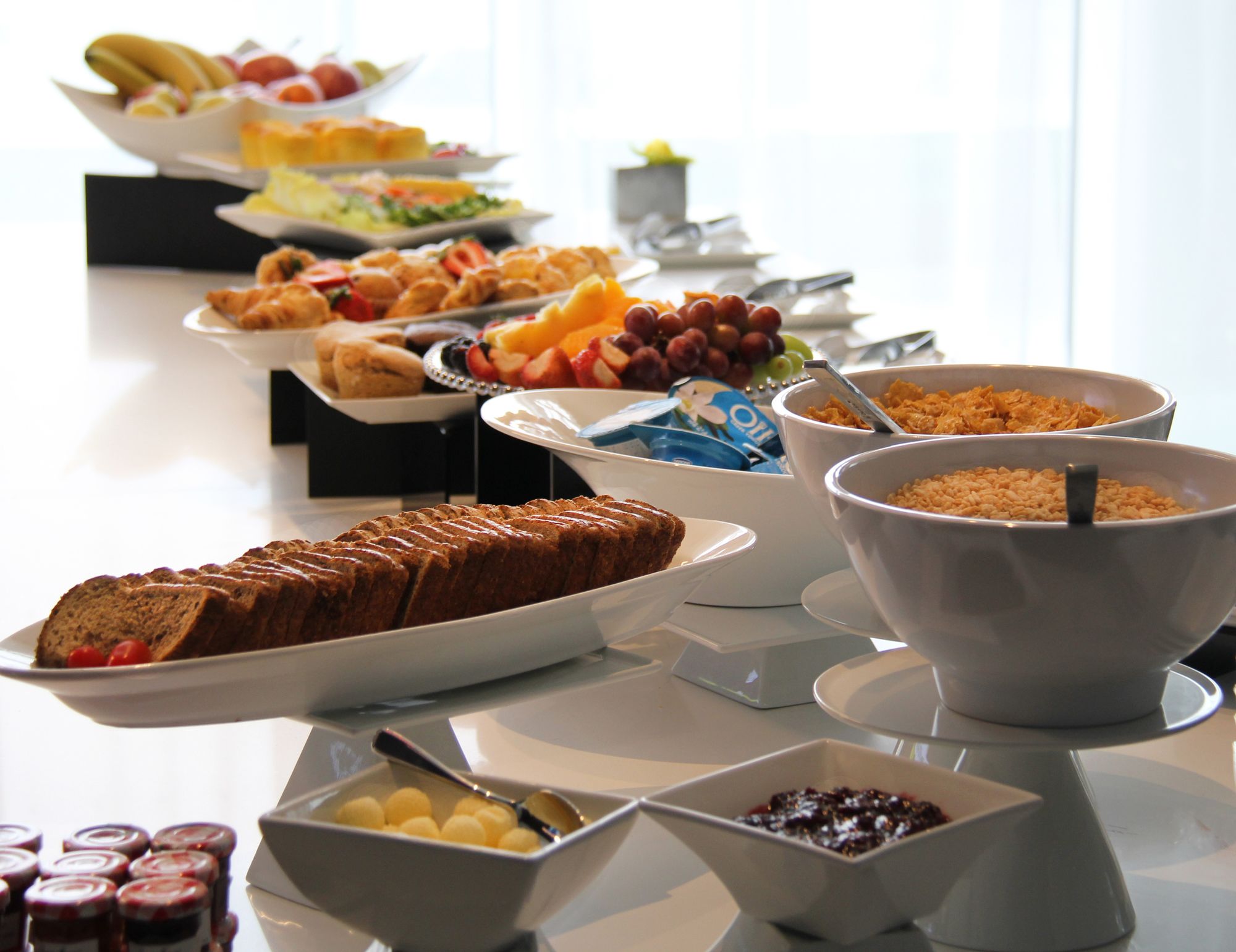 Фото Hotel X Toronto by Library Hotel Collection