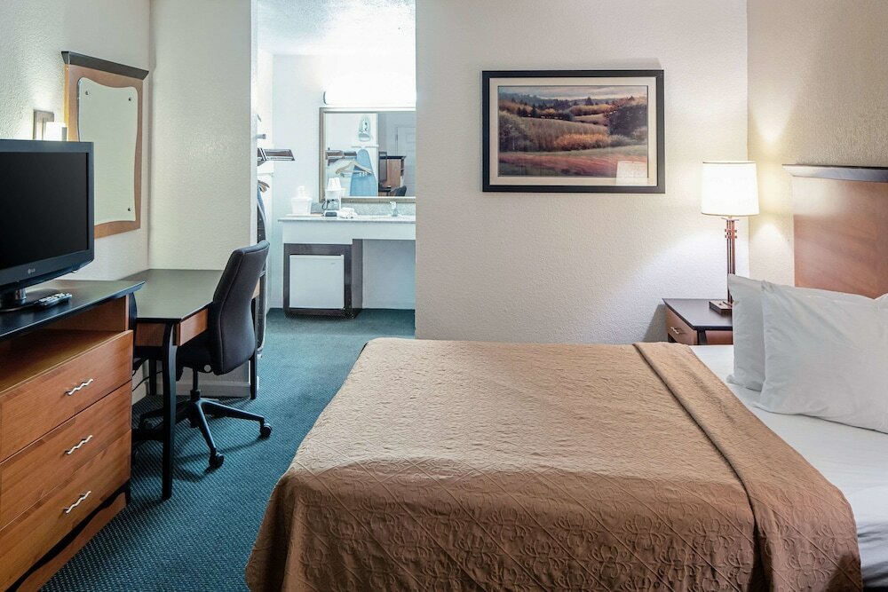 Фото Rodeway Inn at Nevada State Capitol