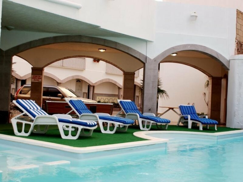 Фото отеля 2