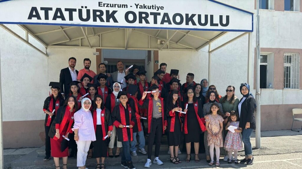 School Ataturk Middle School, Erzurum, photo