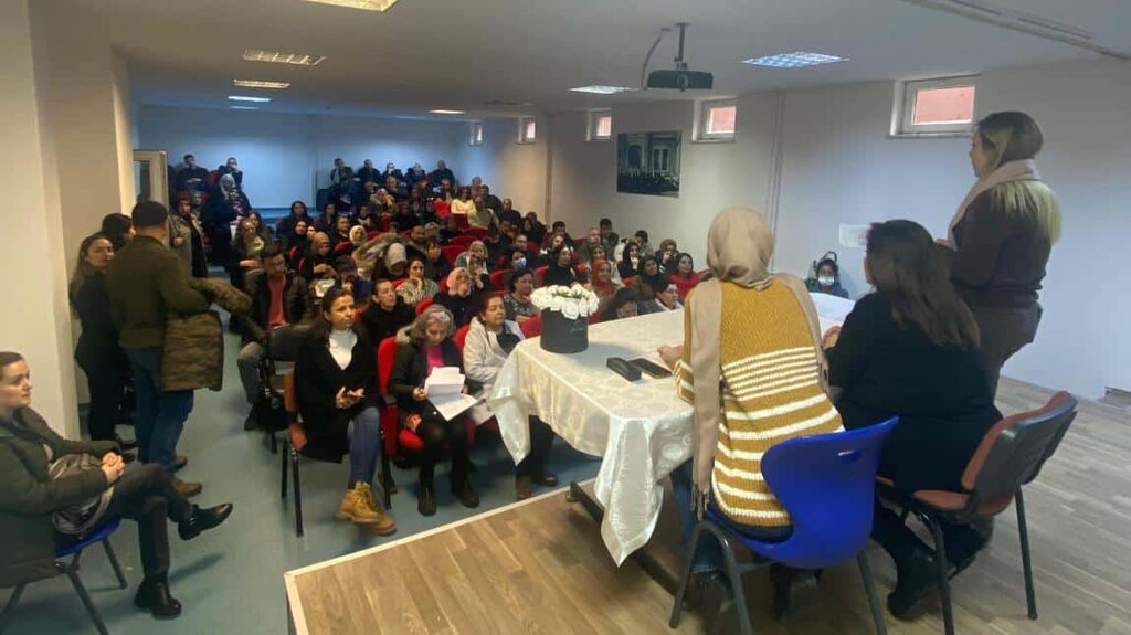 Училище Senesenevler Mualla Selcanoglu Vocational and Technical Anatolian High School, Стамбул, фото