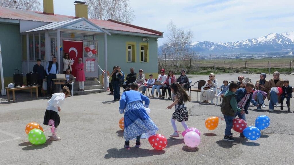 School Ciftlik Martyr Bulent Karatas Middle School, Erzurum, photo