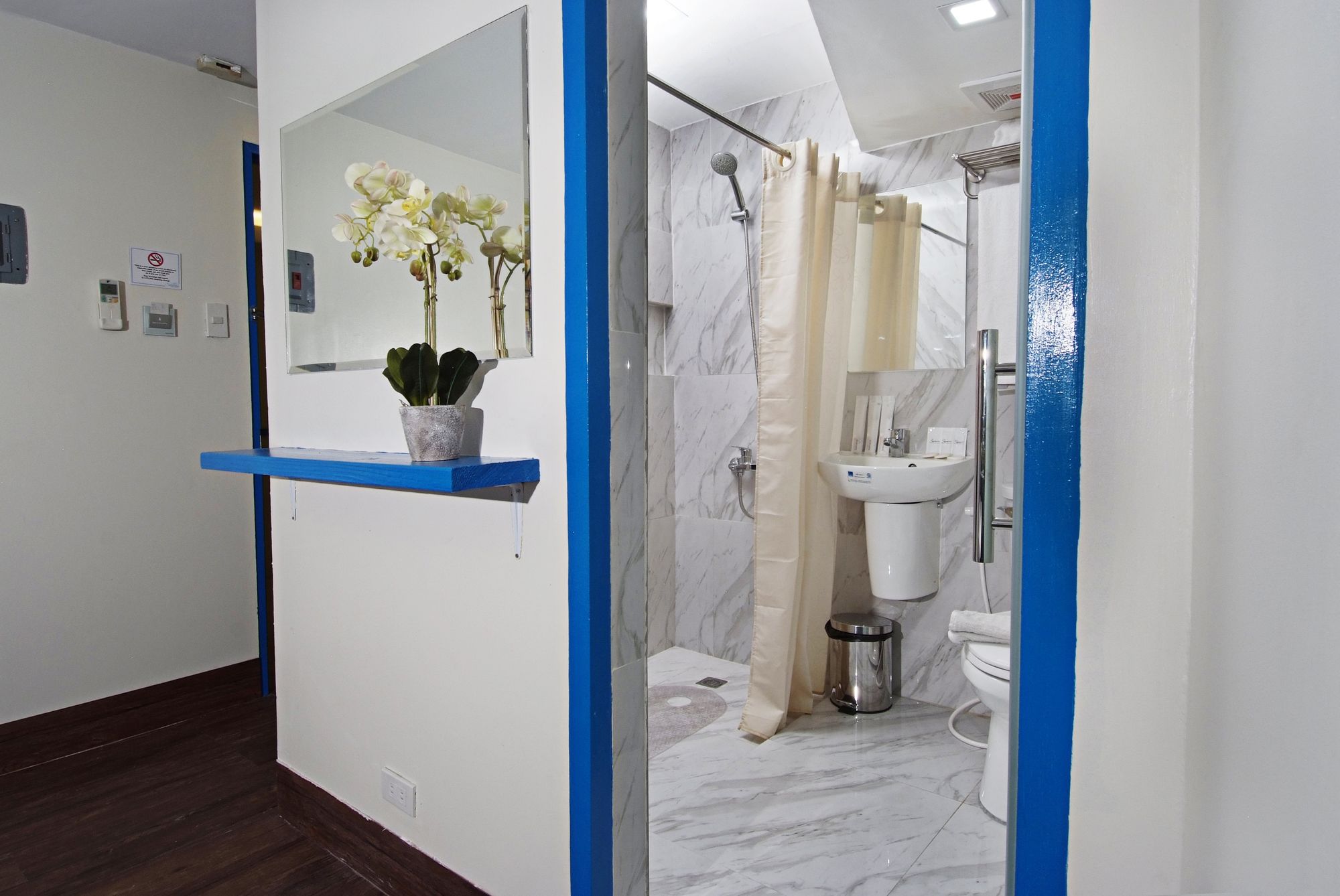 Фото Skyblue Hotel