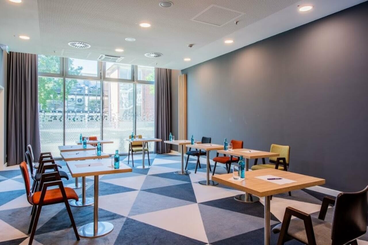 Фото Premier Inn Cologne City Sud Hotel