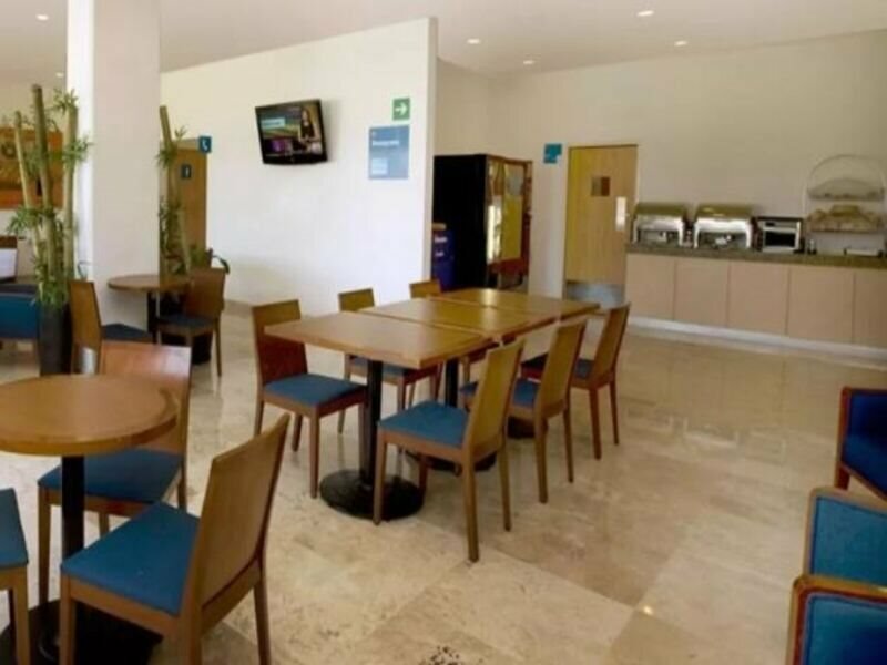 Фото One San Luis Potosi Glorieta Juarez