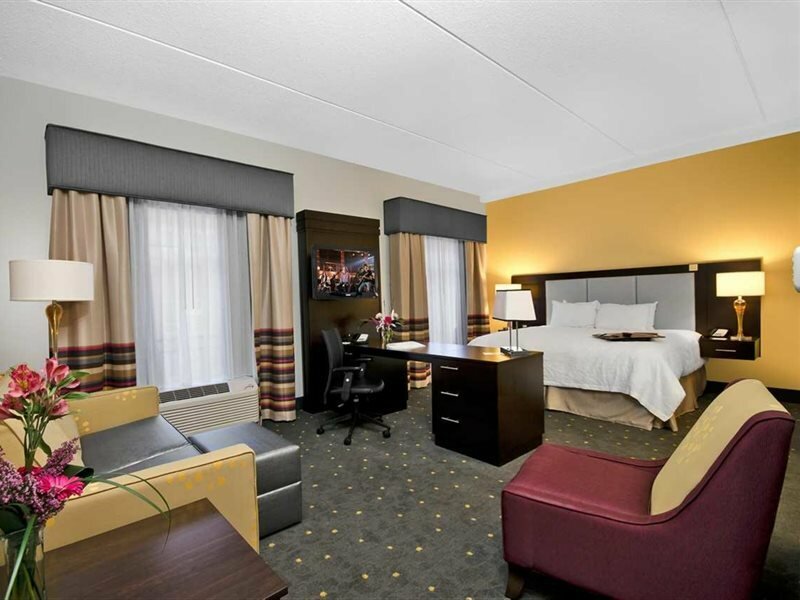 Фото Hampton Inn & Suites Raleigh Downtown