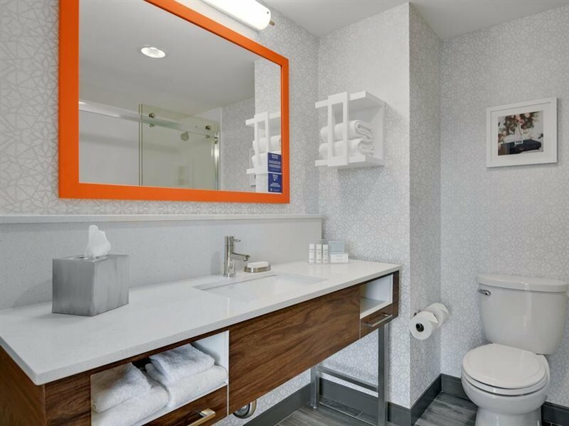 Фото Hampton Inn Salem Boston