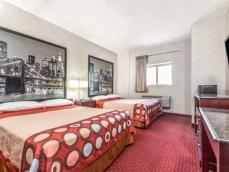 Фото Super 8 by Wyndham North Bergen NJ NYC Area