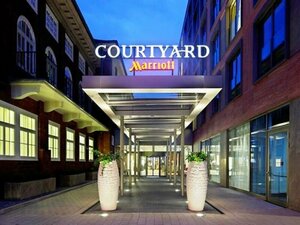 Гостиница Courtyard Bremen