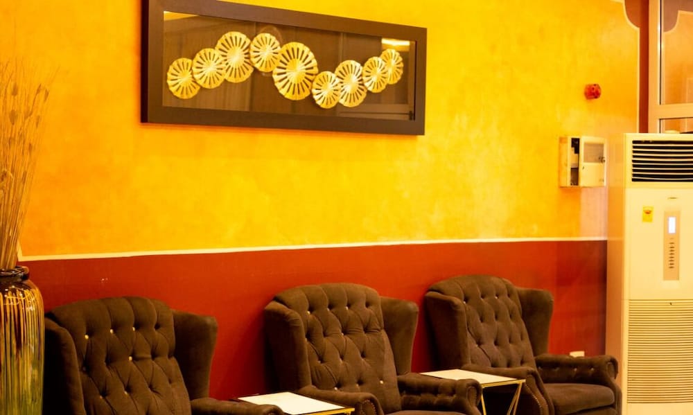 Фото Airport West Hotel