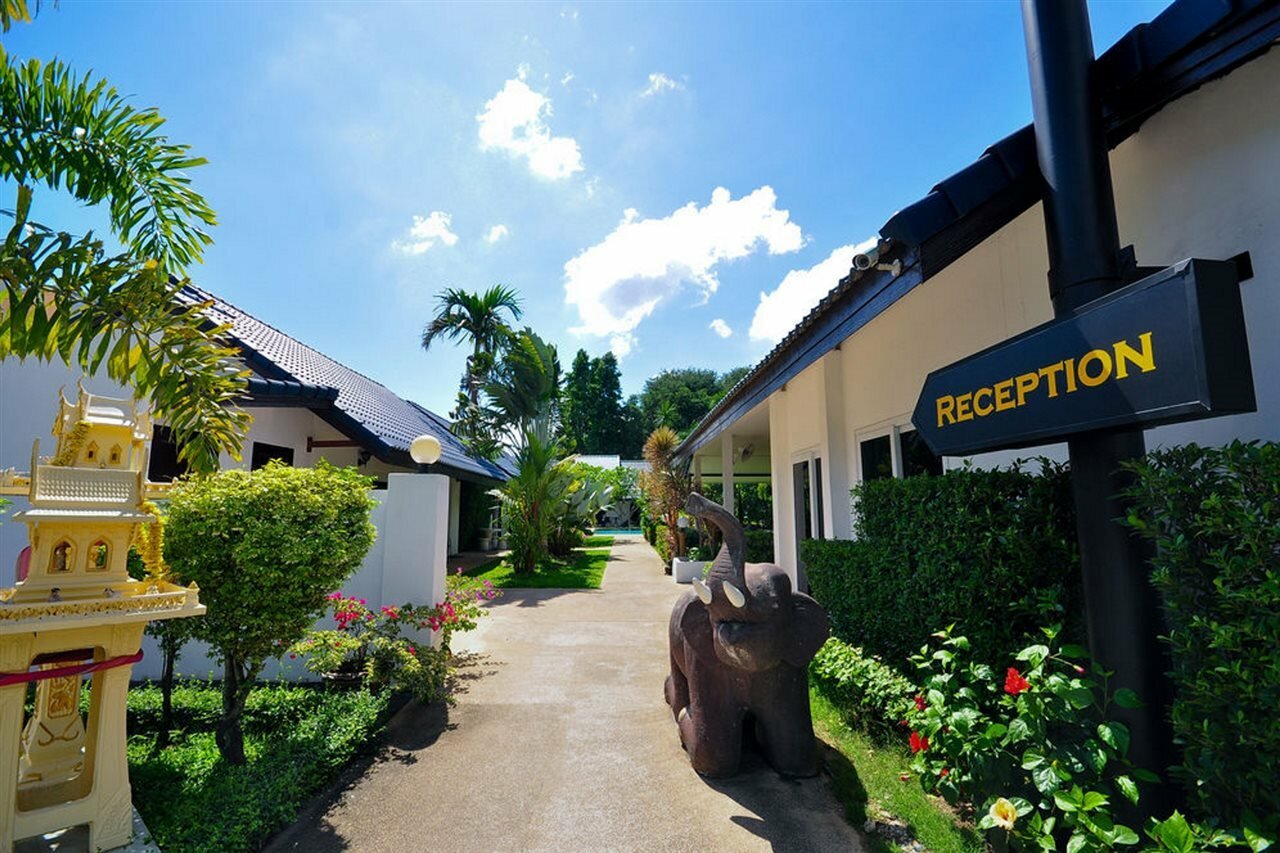 Фото Phuket Airport Hotel