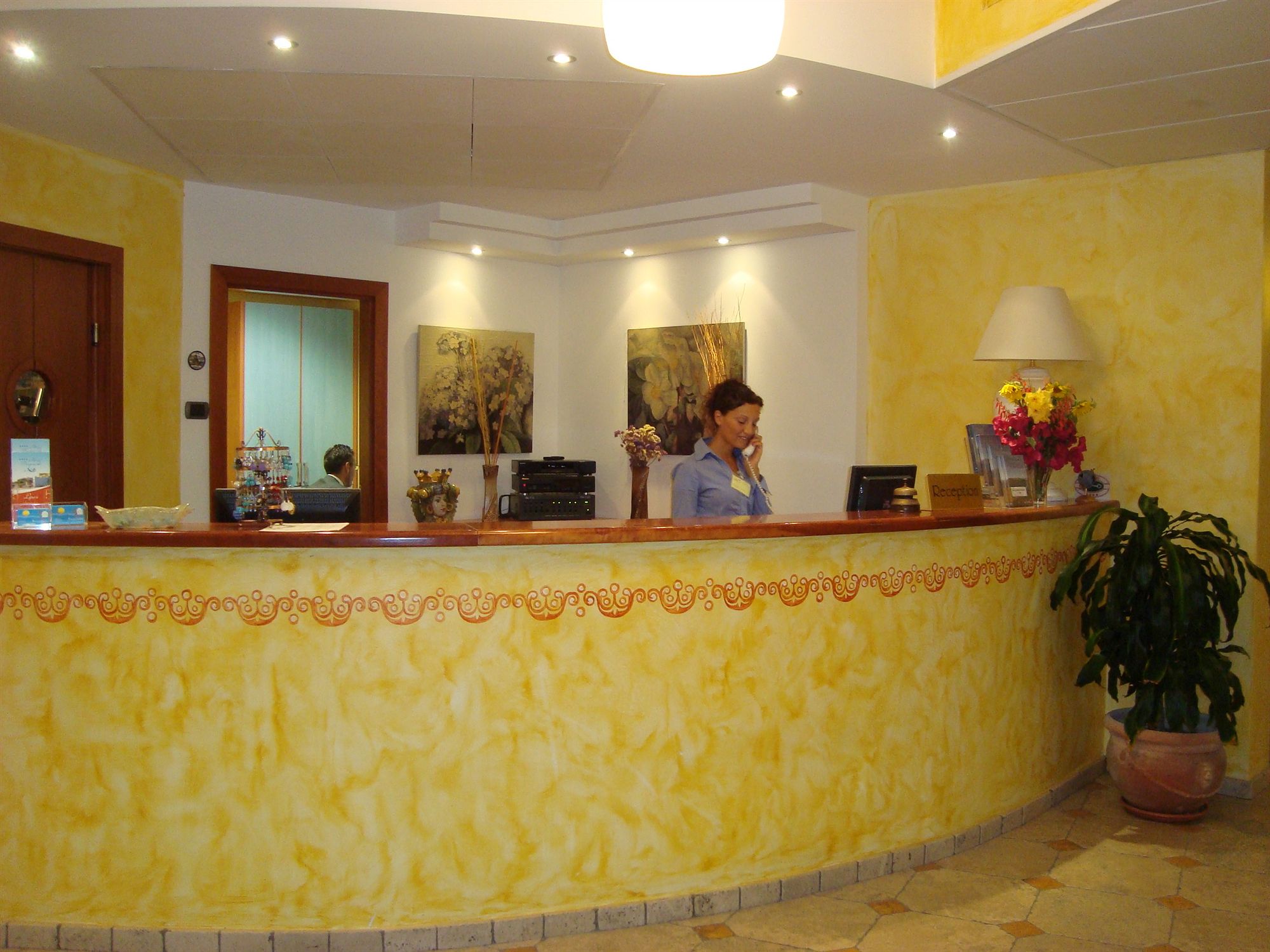 Фото Hotel Bougainville