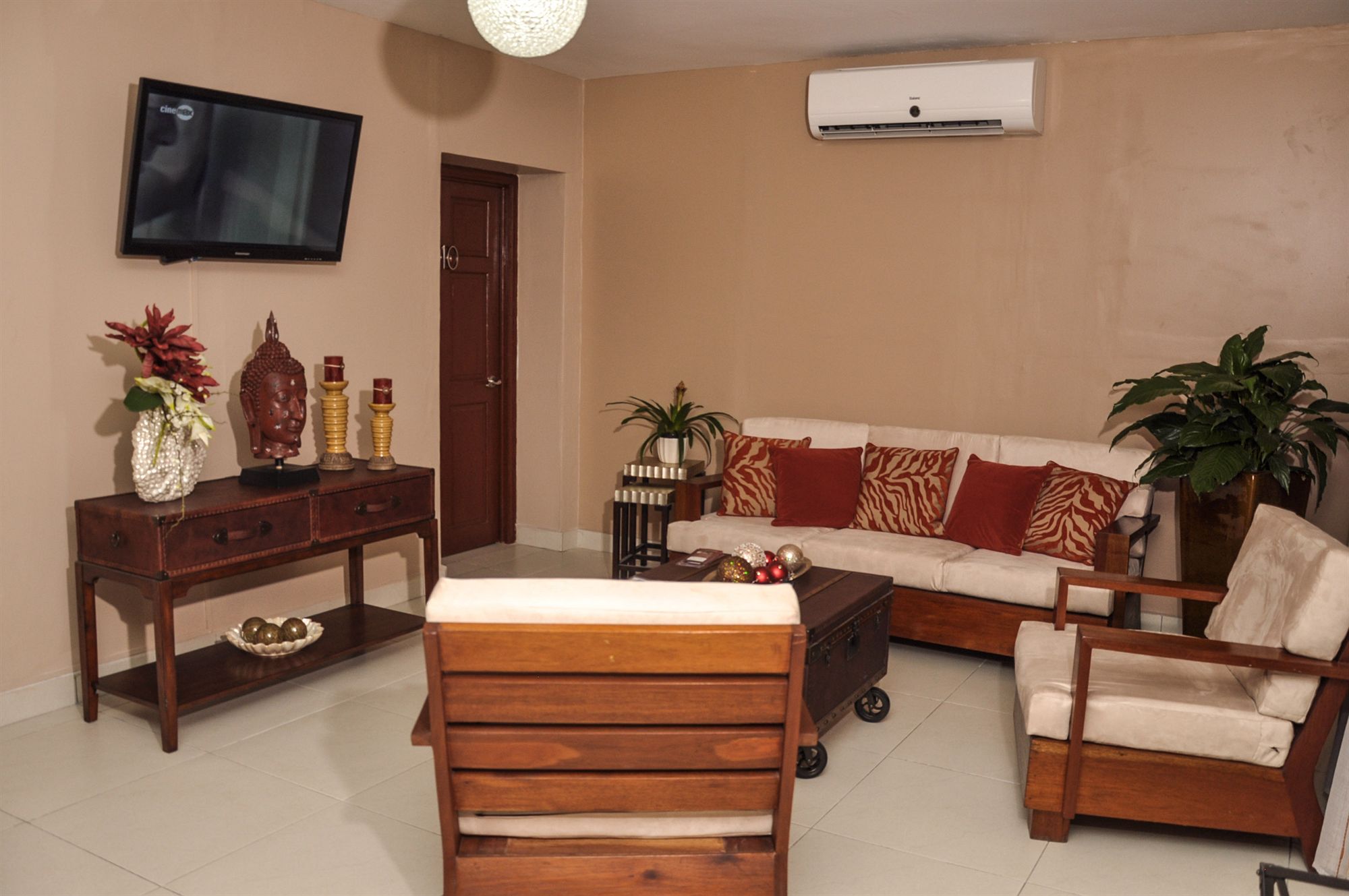 Фото Allamanda Hotel