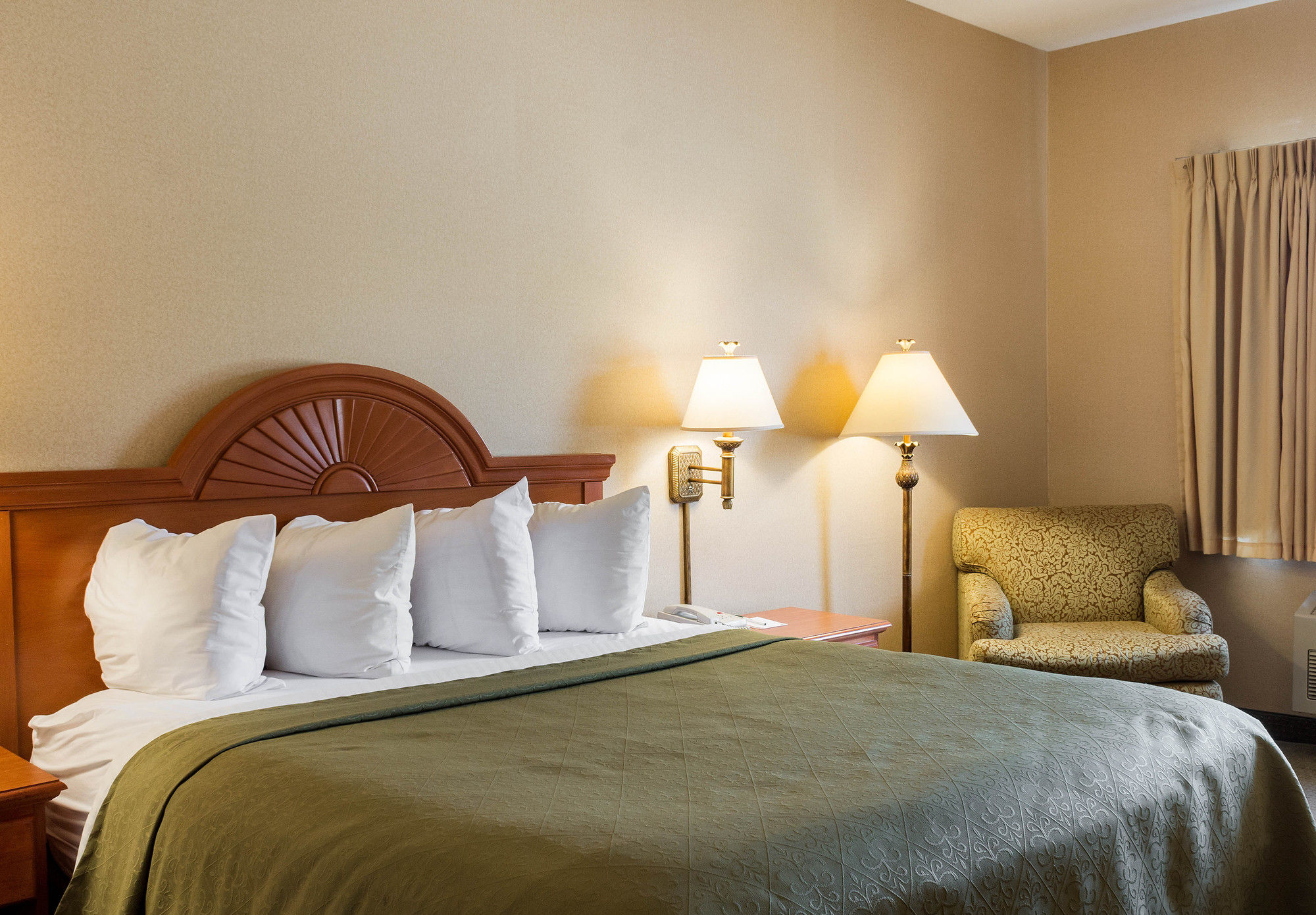 Фото Quality Inn Brookings - University