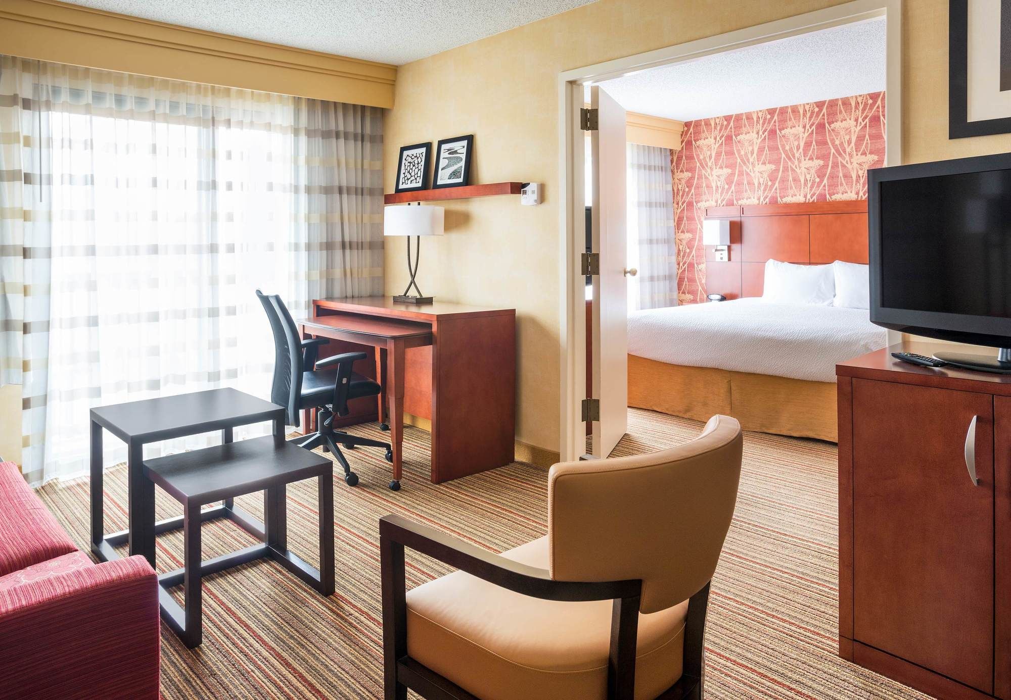 Фото Courtyard by Marriott Des Moines West Clive