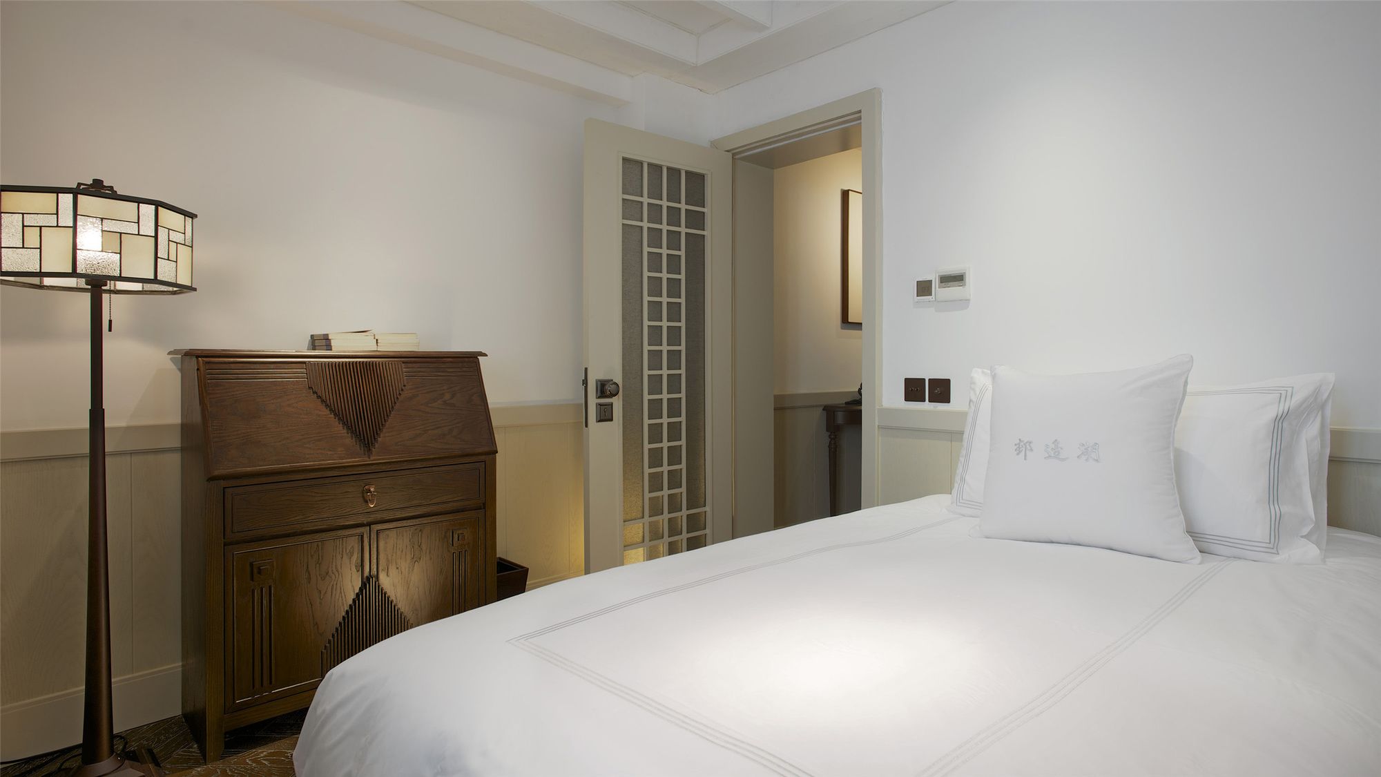 Фото Relais & Chateaux Chaptel Hangzhou Hotel