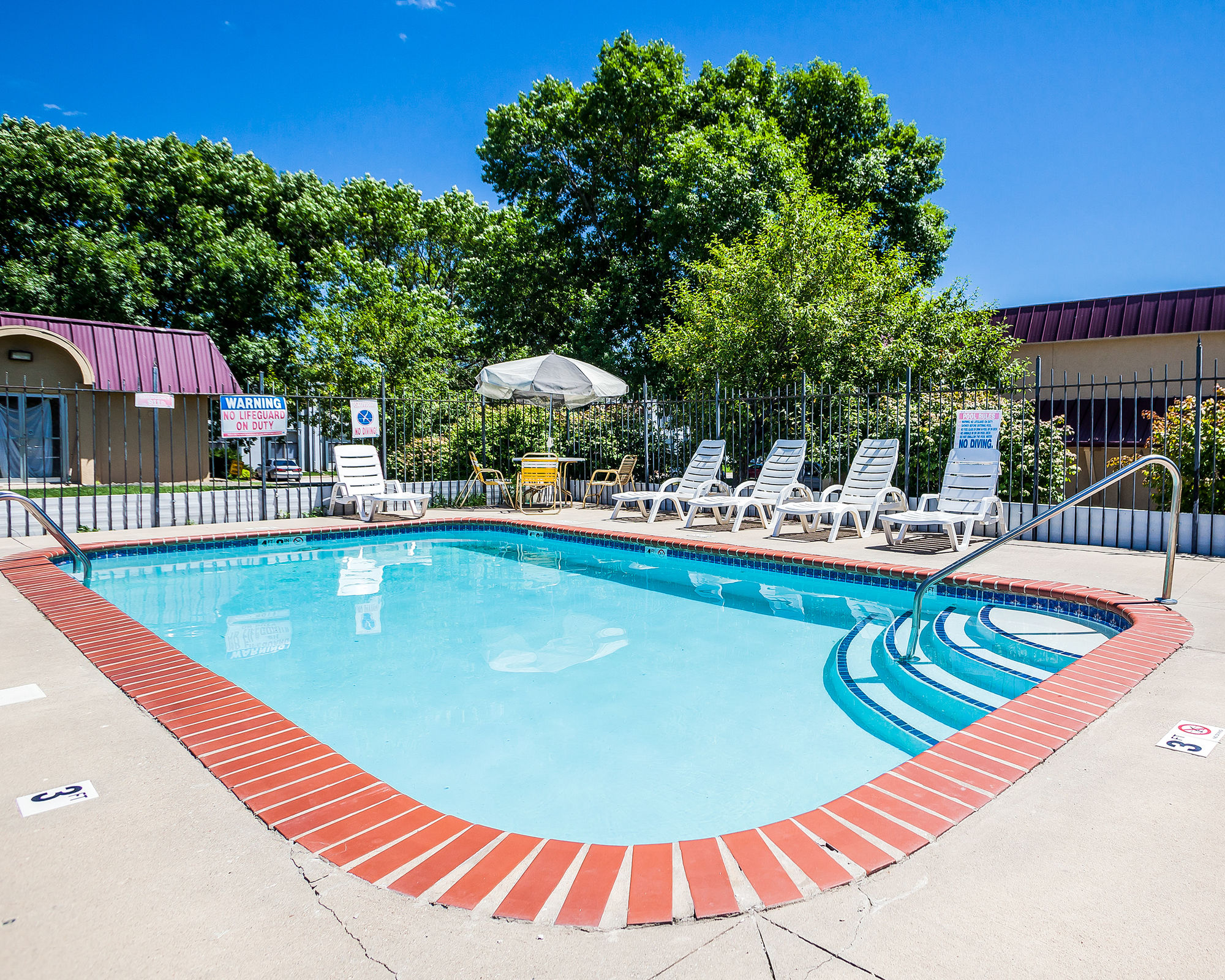 Фото Econo Lodge Urbandale-Northwest Des Moines