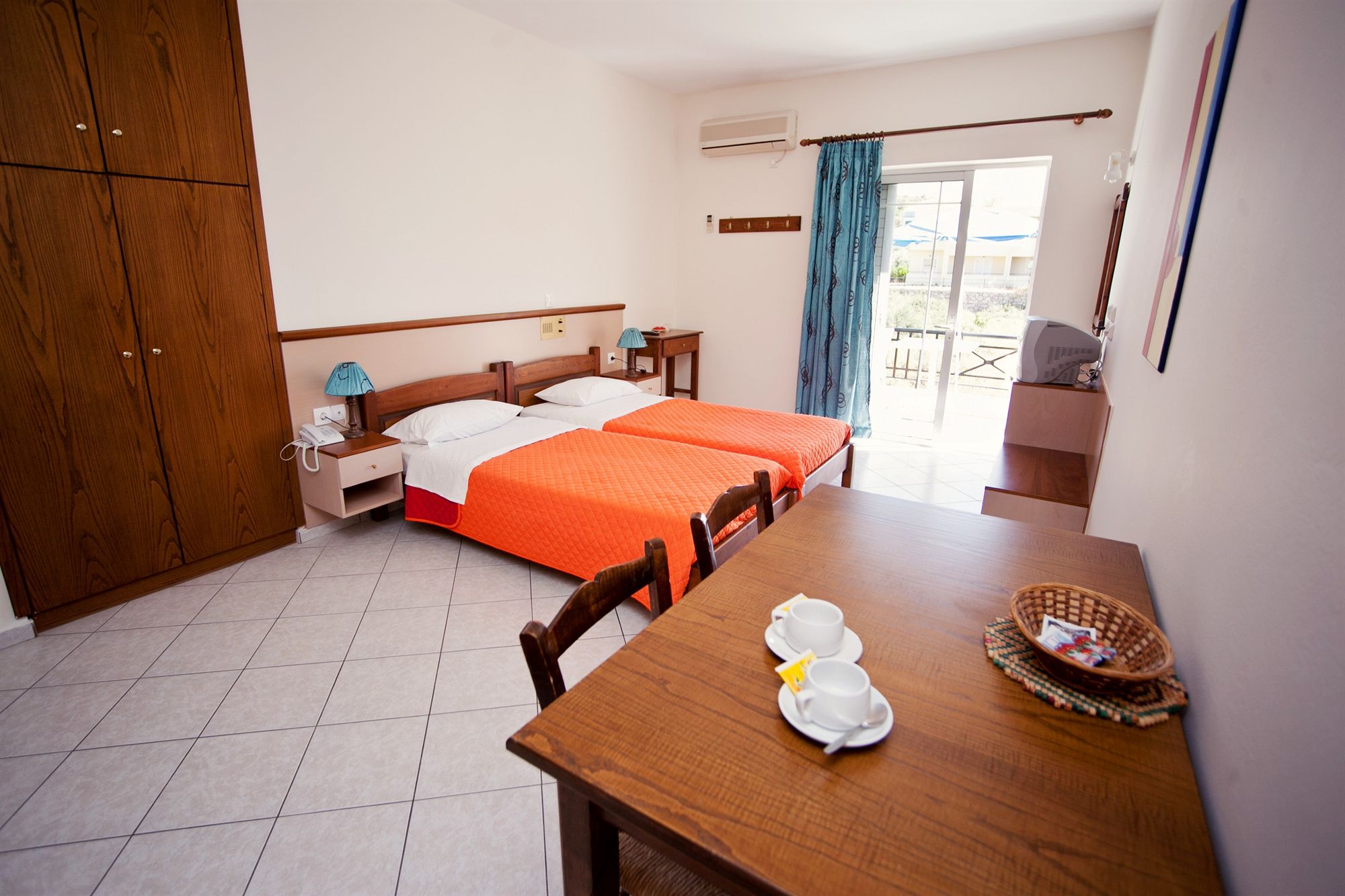Фото Niriides Hotel