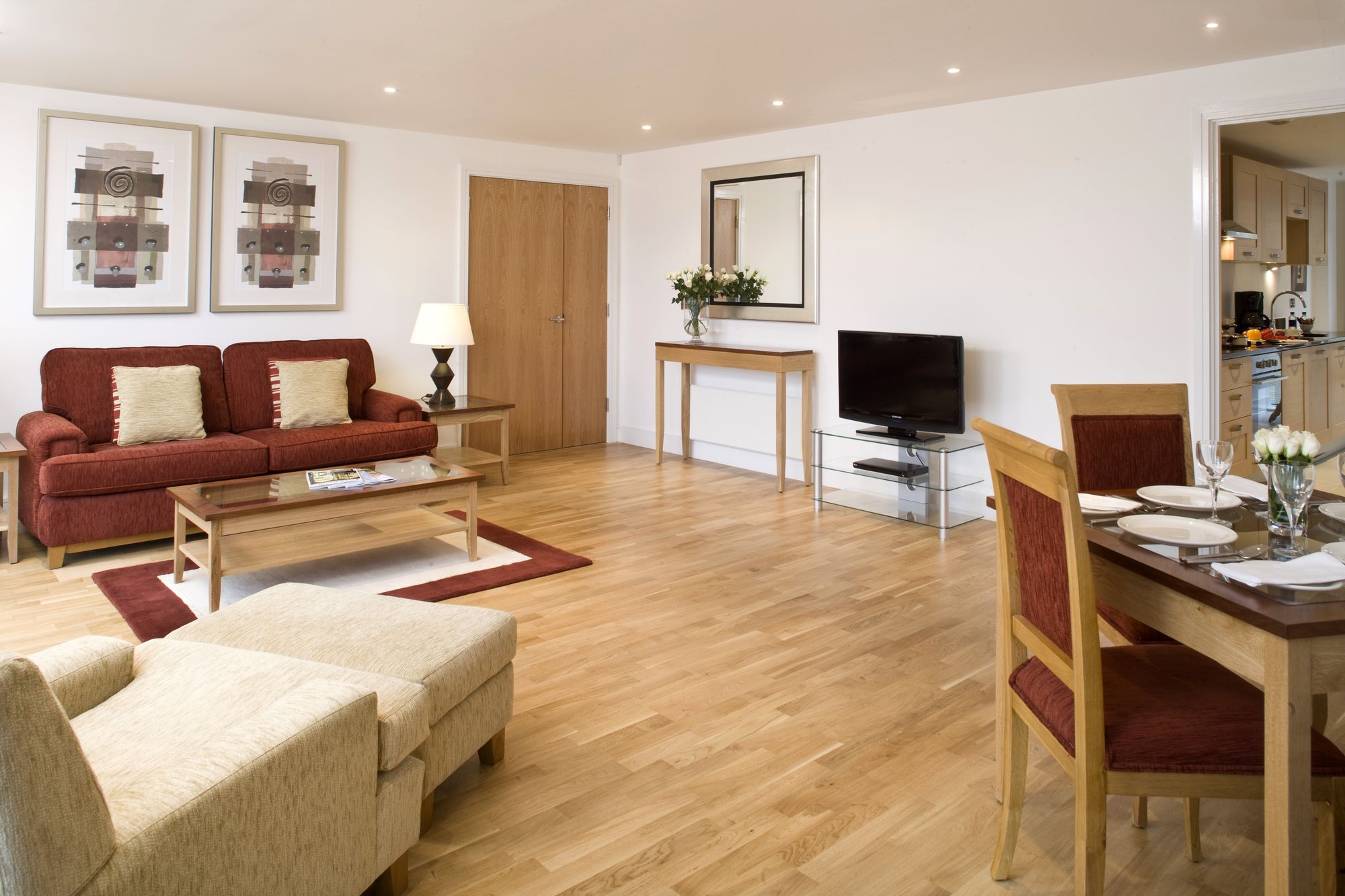 Фото Marlin Aldgate Tower Bridge