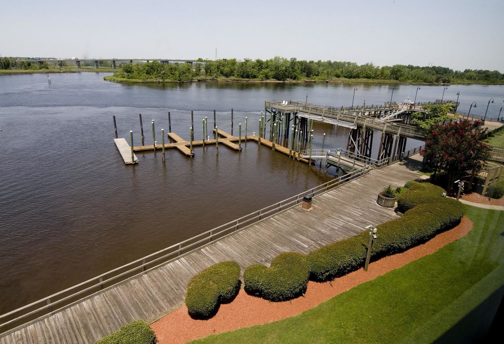 Фото Best Western Plus Coastline Inn