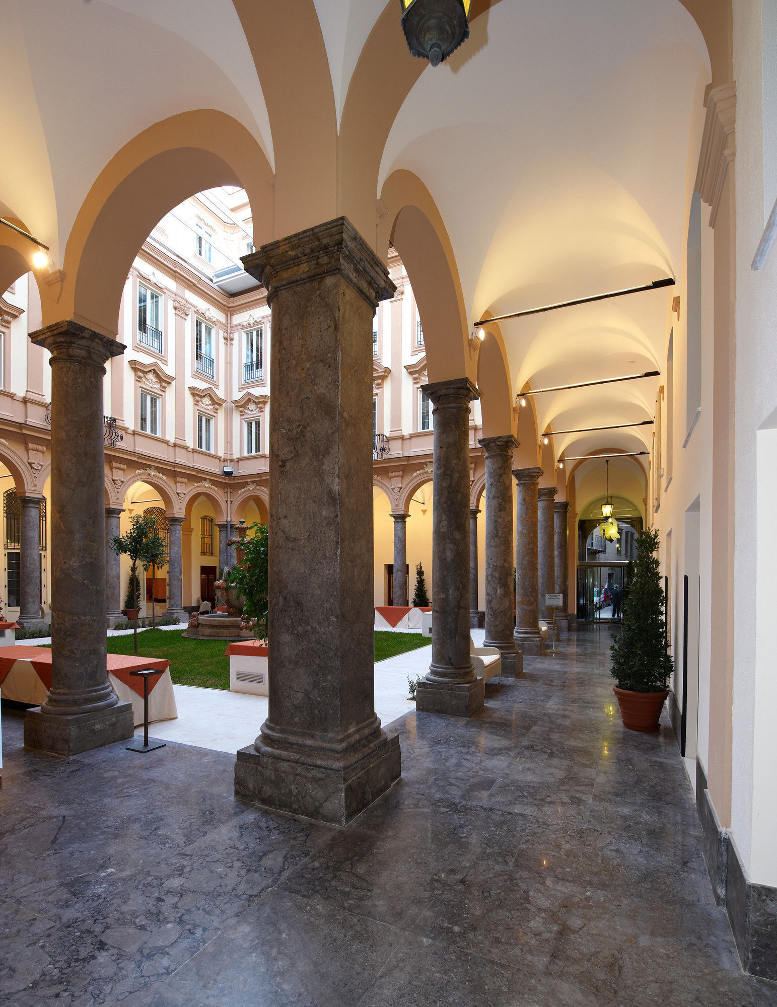 Фото Grand Hotel Piazza Borsa