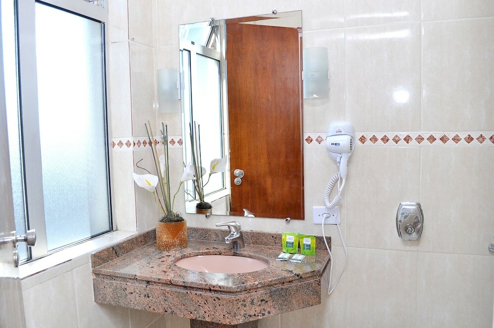 Фото Caravelle Palace Hotel