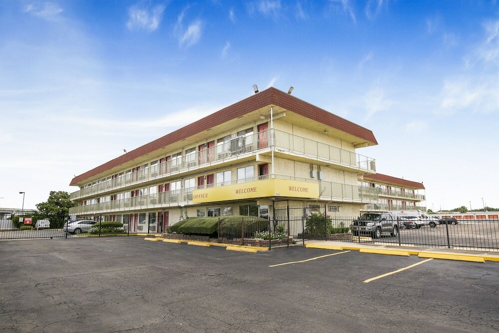 Фото Oyo Hotel Houston Southwest I-69