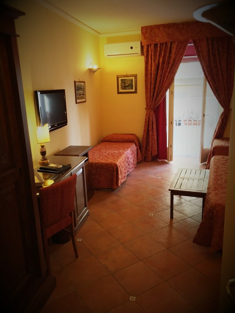 Фото Отель Mediterraneo