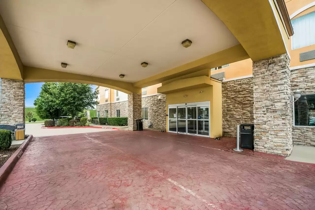 Фото Comfort Suites Plano - Dallas North