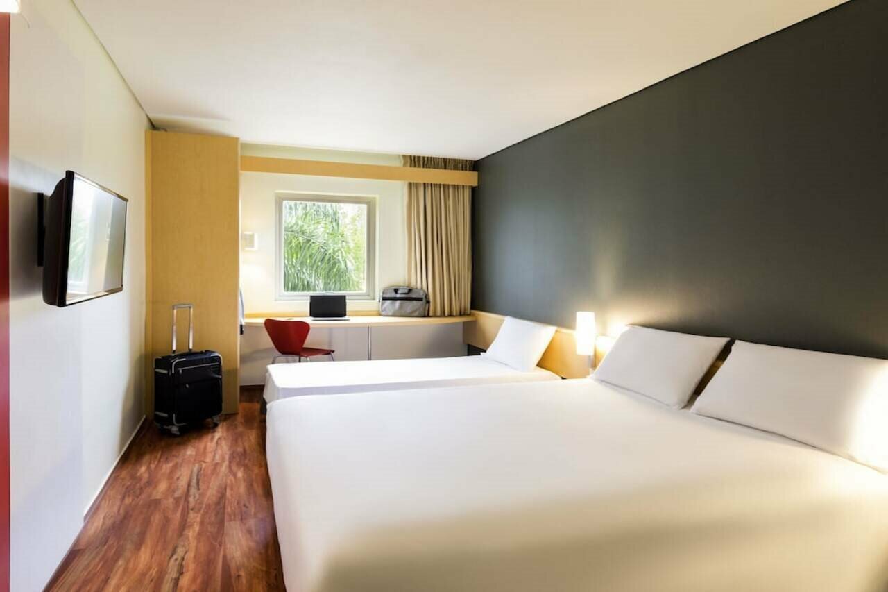 Фото Ibis Monterrey Valle