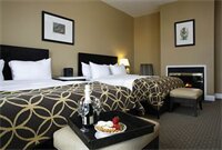 Фото Waters Edge Hotel