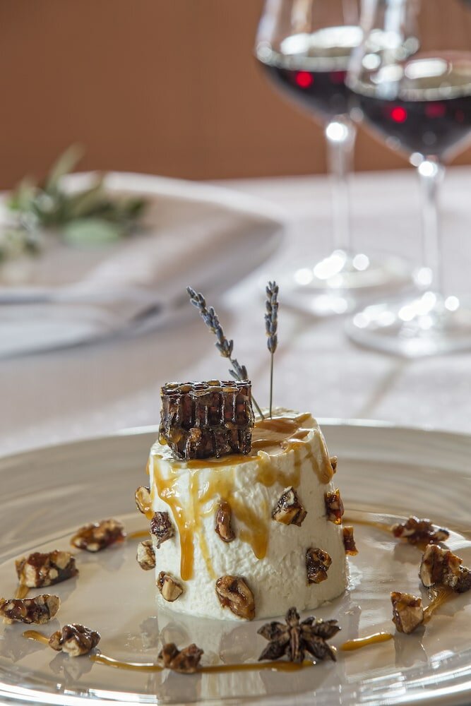 Фото Moni Emvasis Luxury Suites